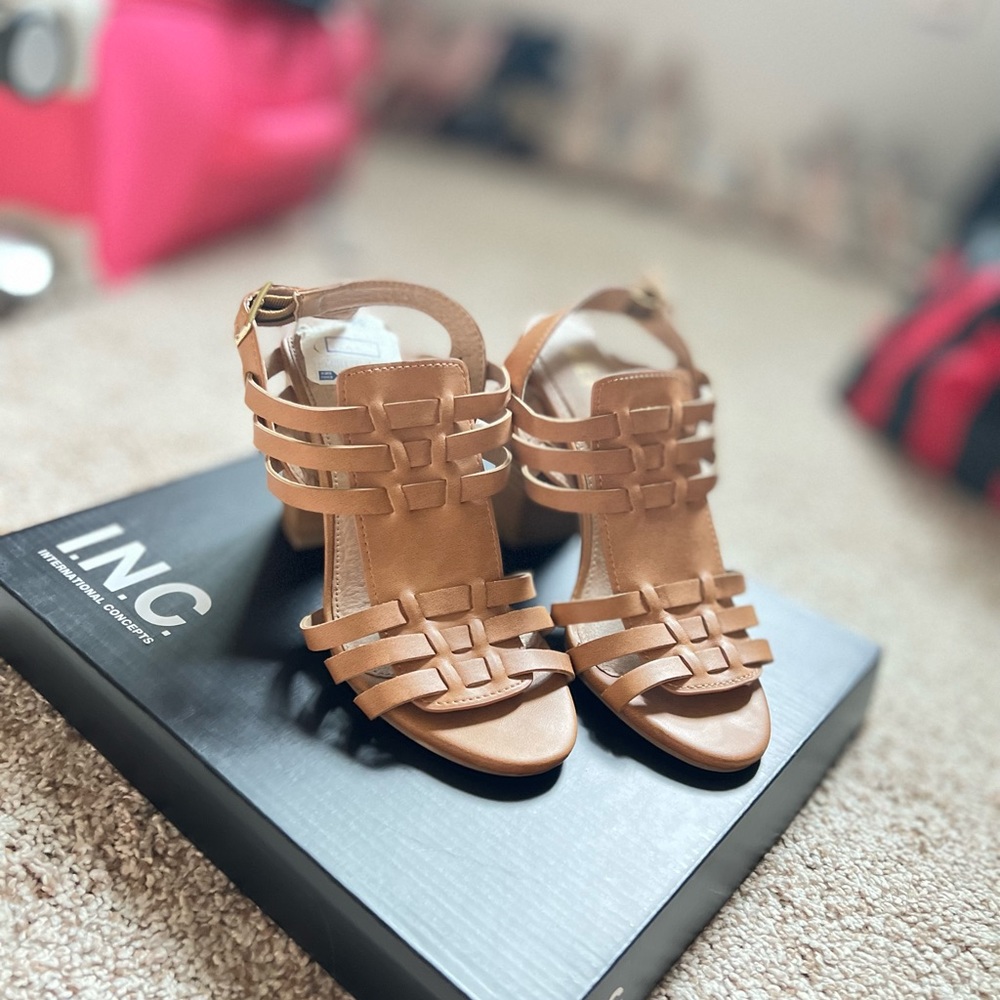 Strap heels - Picture 7 of 7